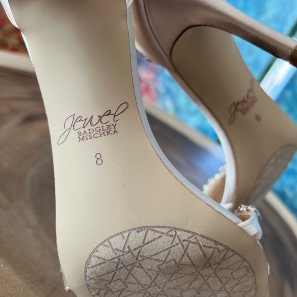 Badgley Mischka jeweled strappy heels size 8 EUC - Picture 6 of 6